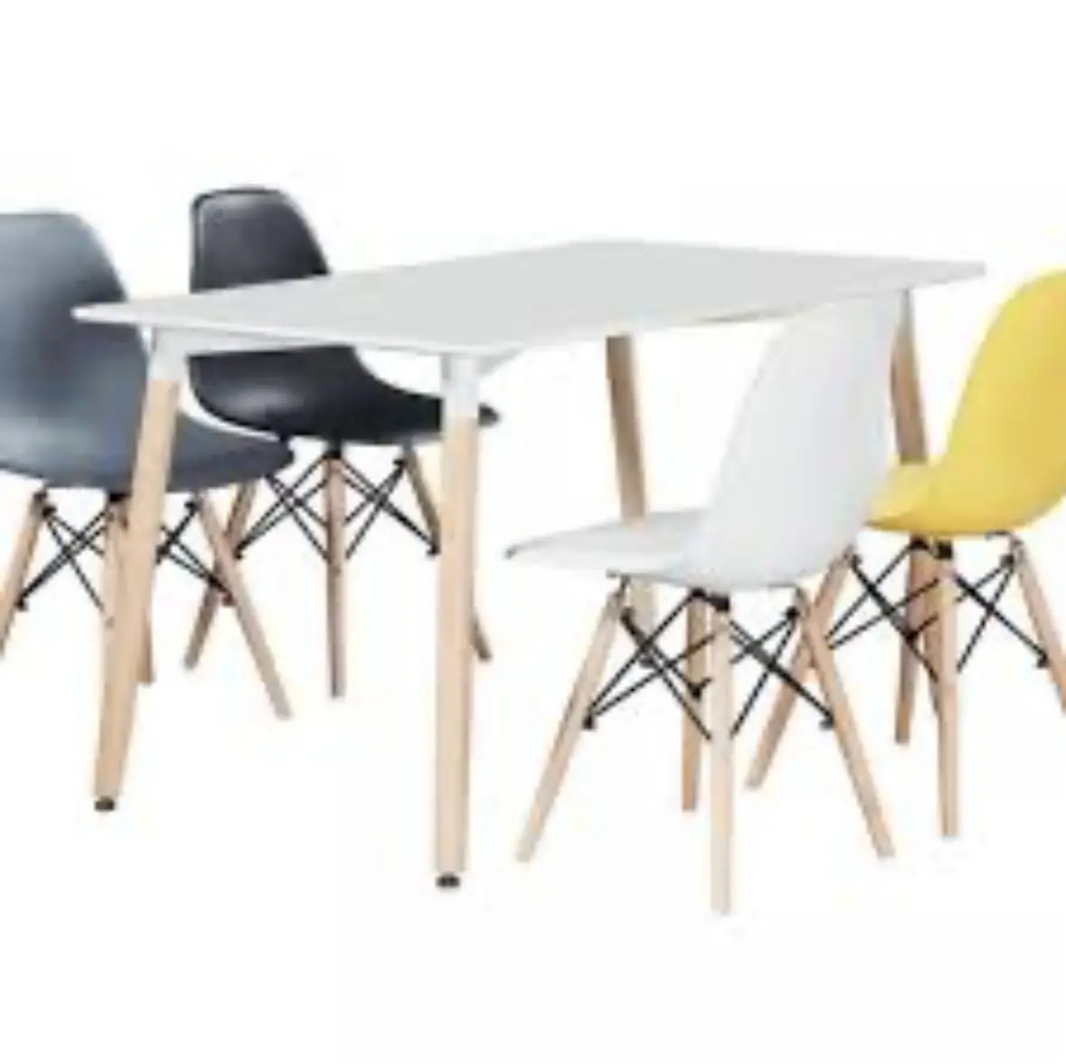 Vue alternative 2 - Table à manger, quatre places, modèle simple