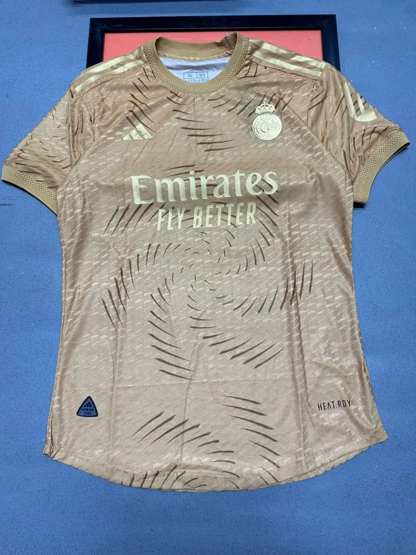 Vue alternative 1 - Maillot Real Madrid