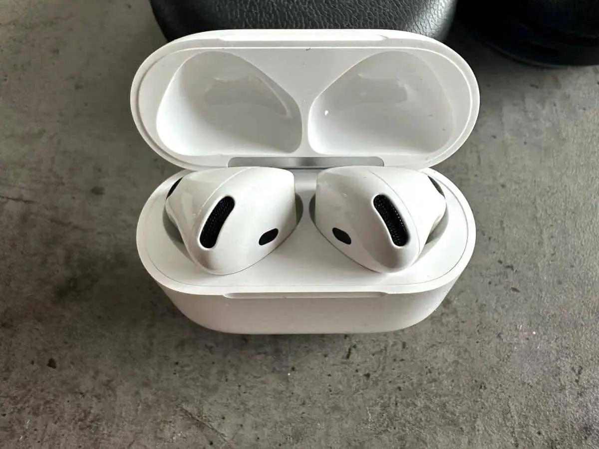 Vue alternative 1 - AirPods