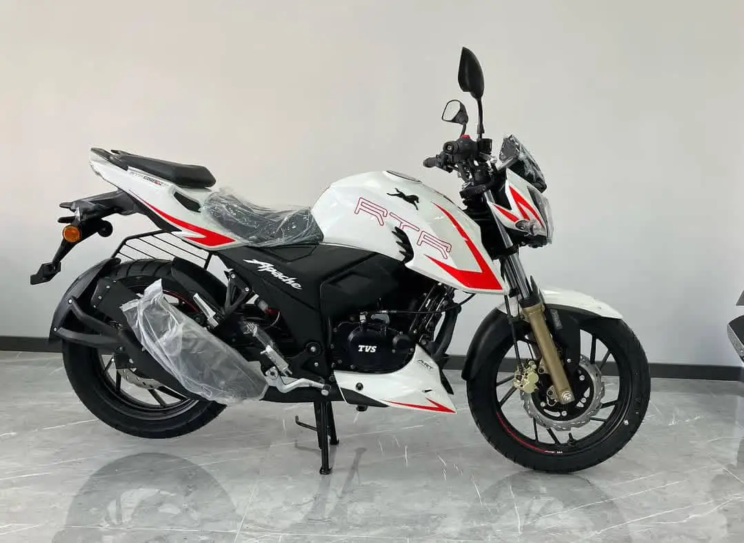 Vue alternative 1 - Moto Apache et GS