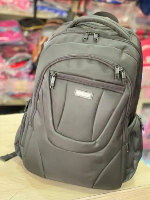Vue alternative 4 - Sacs d’écolier, de business et de voyage* ? ???