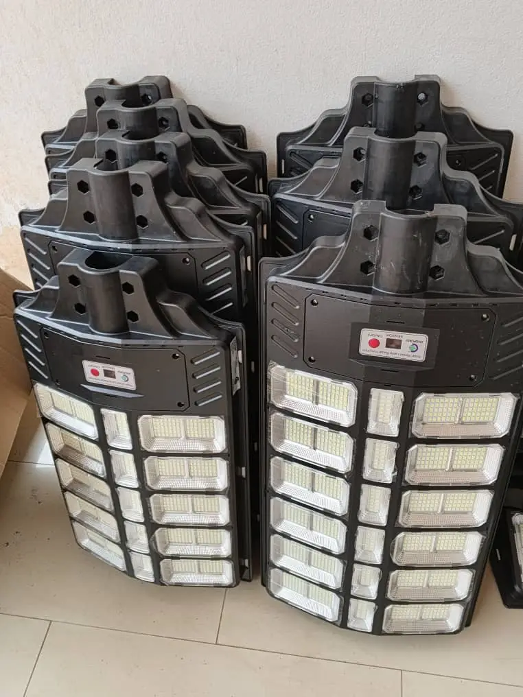 Vue alternative 1 - Lampadaire solaire JPR