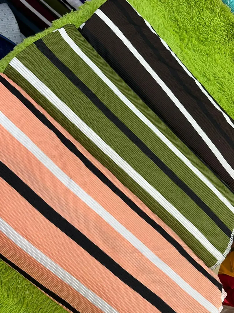 Vue alternative 4 - Tissu velours
