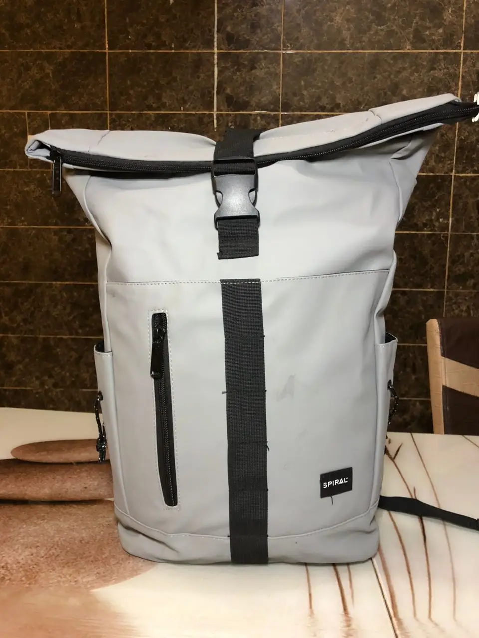 Vue alternative 1 - Sac à disponible