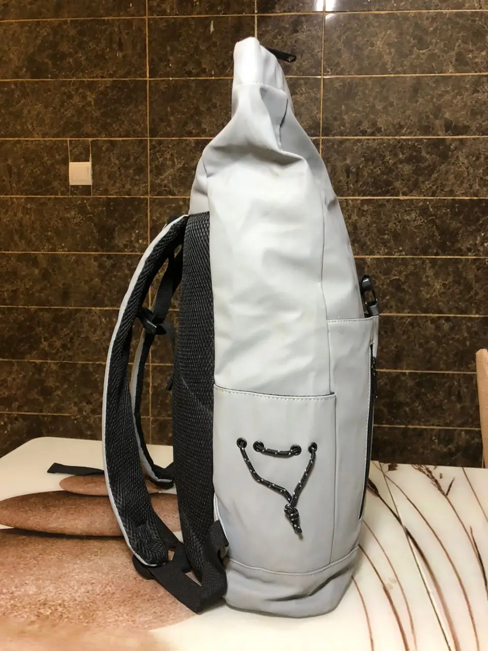 Vue alternative 4 - Sac à disponible