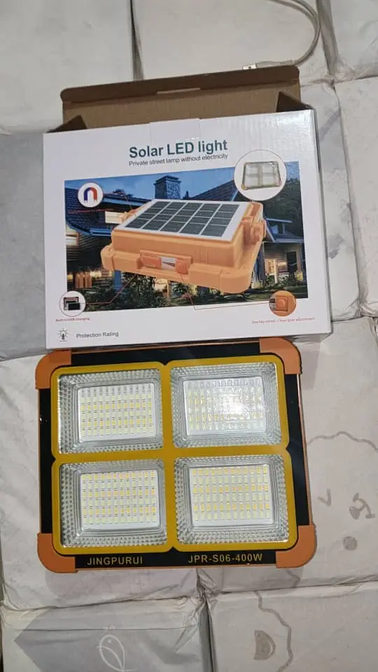 Vue alternative 1 - Lampe solaire