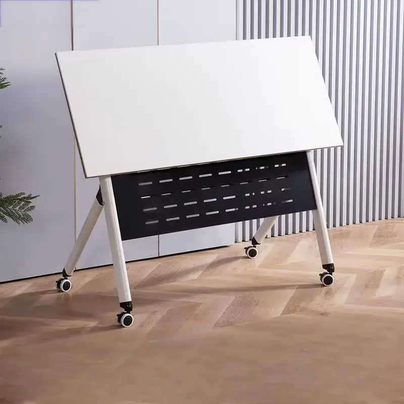 Vue alternative 2 - Table de formation pliante et mobile avec voile de fond