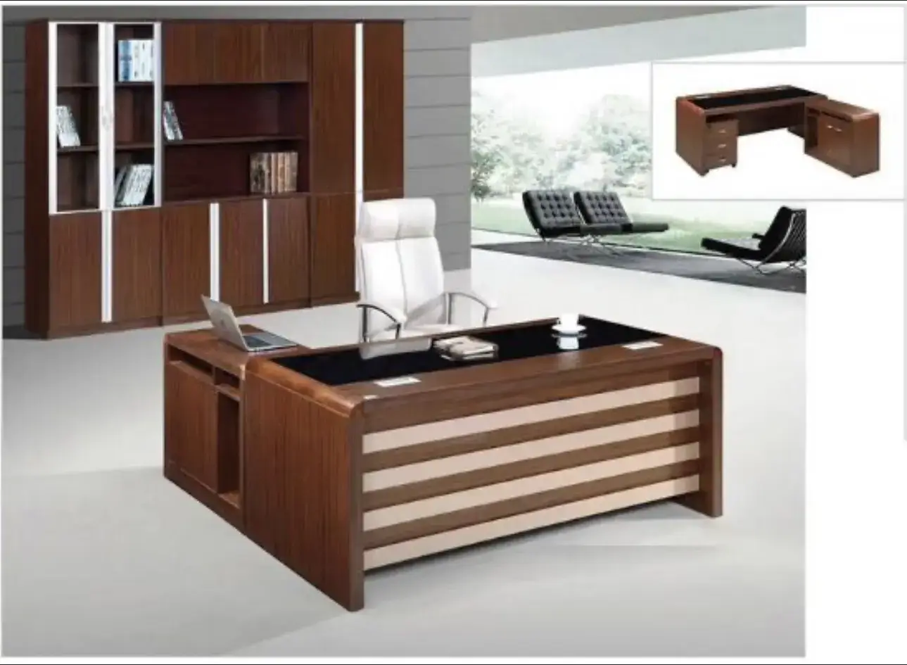 Vue alternative 1 - Bureau Exécutif Moderne : Met l'accent sur le style contemporain et le mobilier imposant