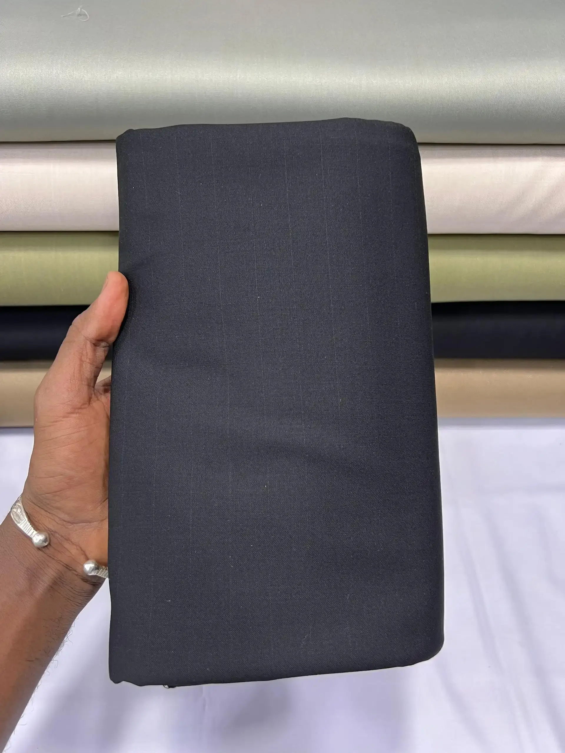 Vue alternative 2 - Tissu Premium – Élégance Rare & Distinction Absolue