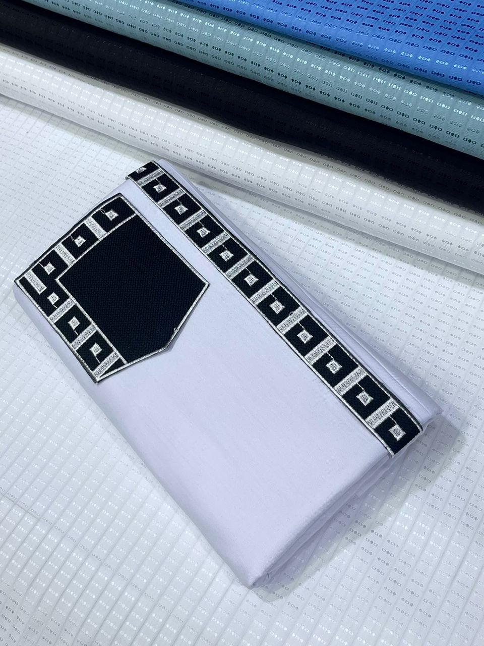 Tissu brodé - 3metres - Vue détaillée 2