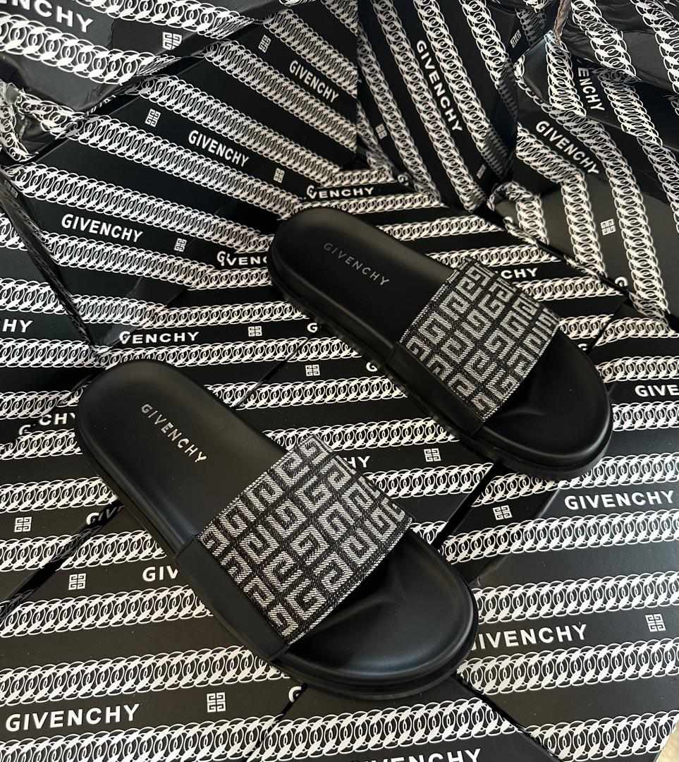 Givenchy - Vue détaillée 1