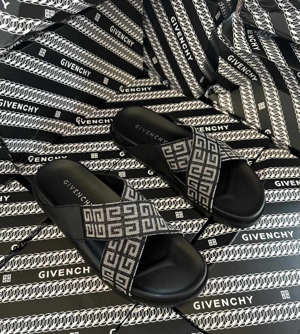 Givenchy - Vue détaillée 4