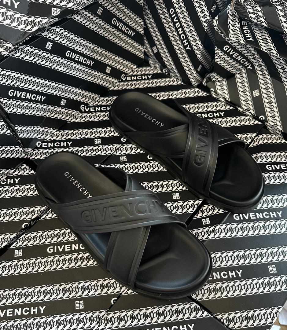 Givenchy - Vue détaillée 5