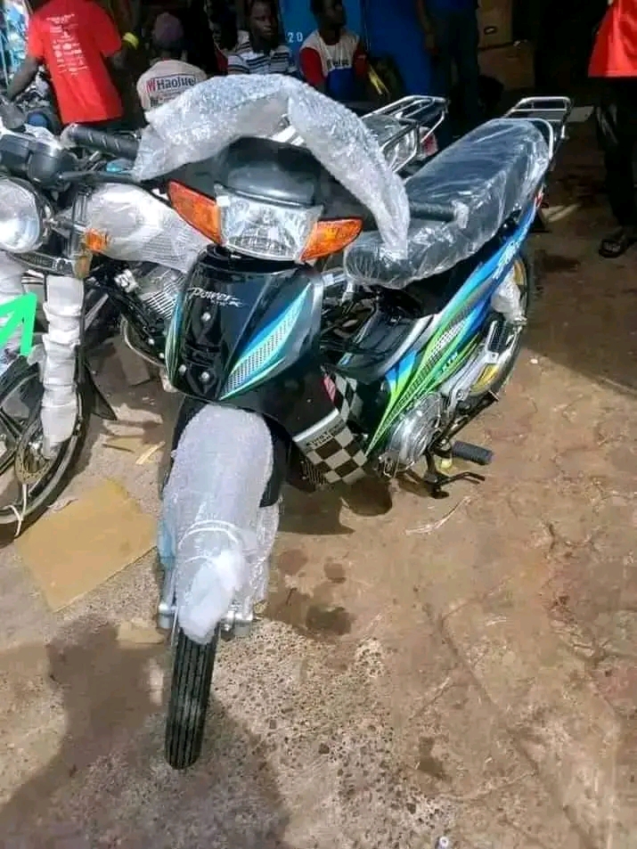 MOTO KTM  - Vue détaillée 1