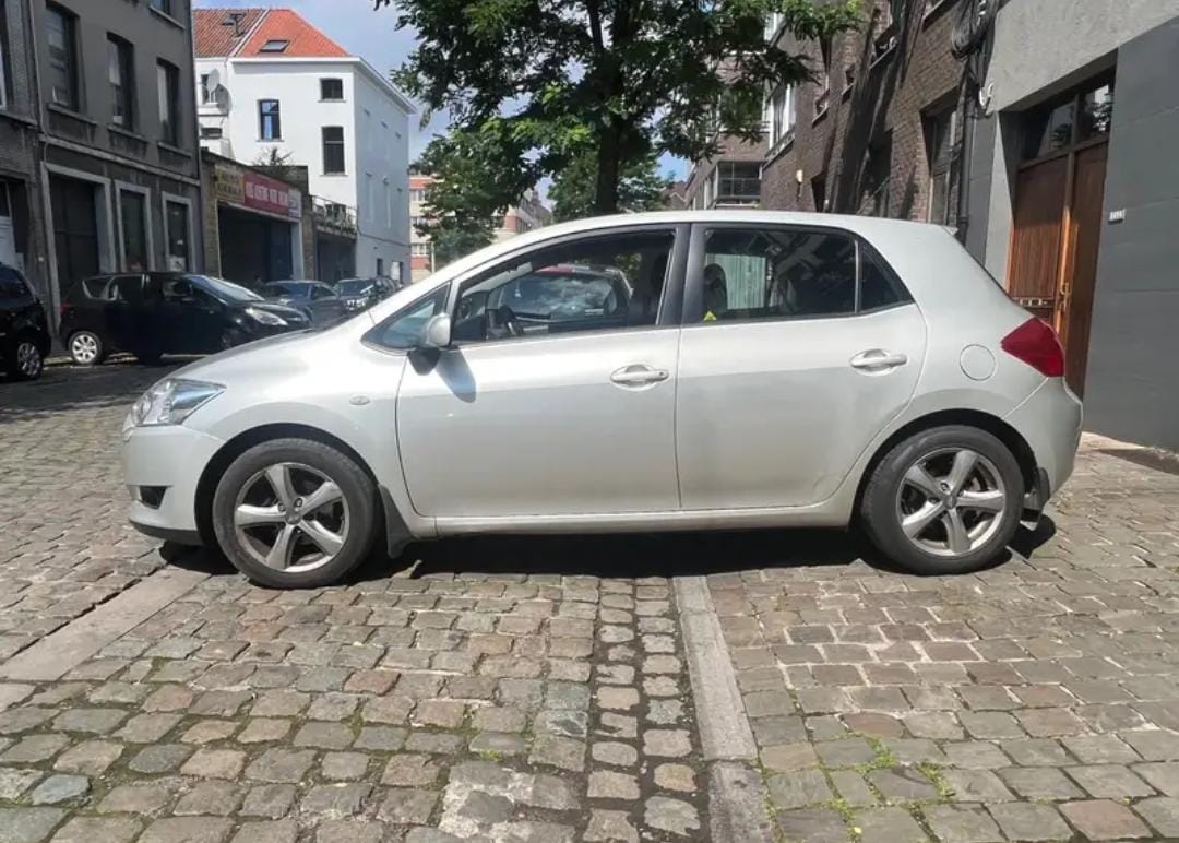 *🇮🇹 TOYOTA AURIS  - Vue détaillée 2