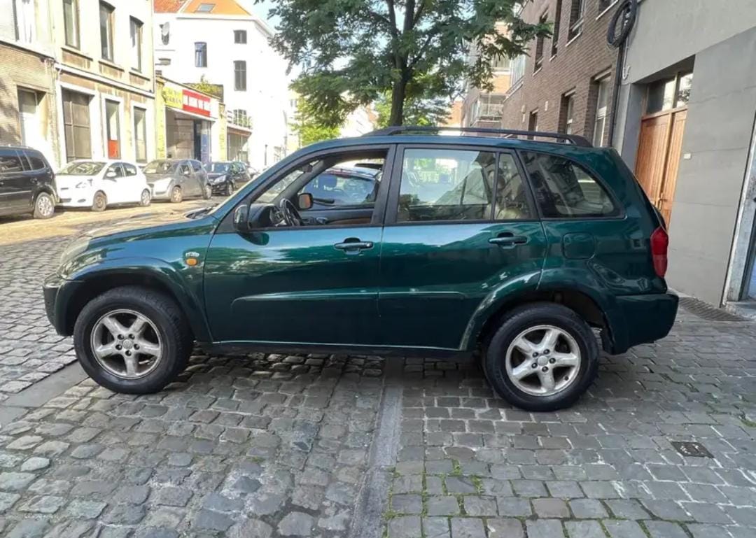 *🇮🇹 TOYOTA RAV4 - Vue détaillée 12