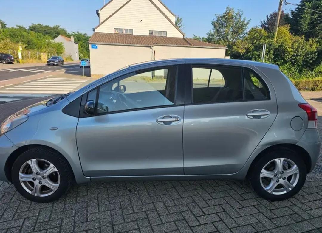 TOYOTA YARIS 2009 ESSENCE MANUELLE  - Vue détaillée 1