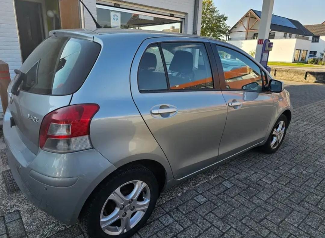 TOYOTA YARIS 2009 ESSENCE MANUELLE  - Vue détaillée 2