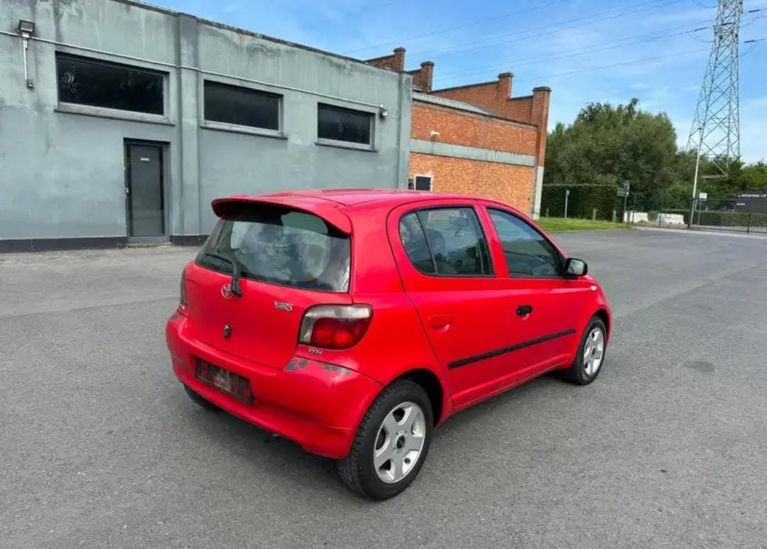 TOYATA YARIS 2002 ESSENCE MANUELLE  - Vue détaillée 1