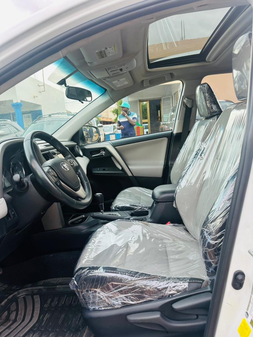 Voiture Toyota Rav4 - Vue détaillée 4