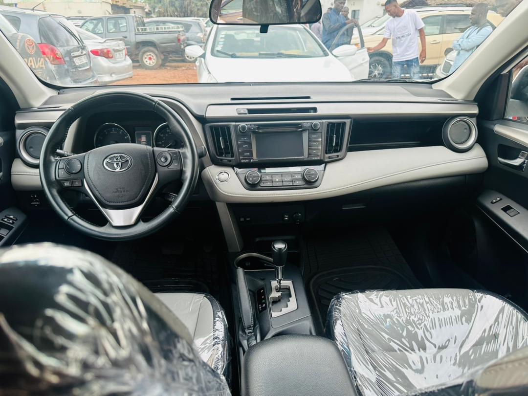 Voiture Toyota Rav4 - Vue détaillée 10