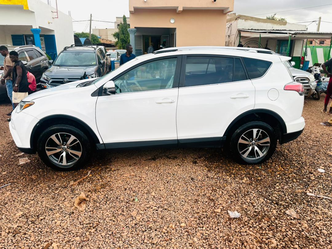 Voiture Toyota Rav4 - Vue détaillée 13