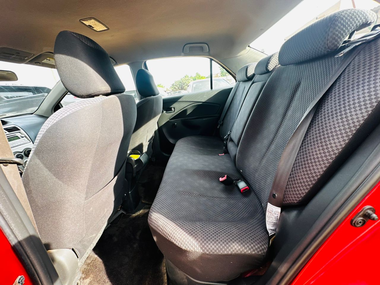 Toyota Yaris berline - Vue détaillée 2