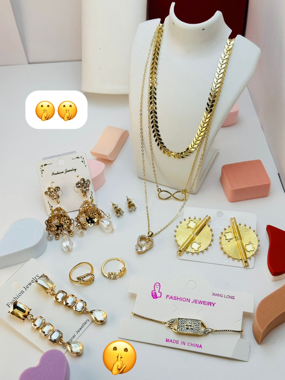 Chaîne et boucles d'oreilles complets  - Vue détaillée 1