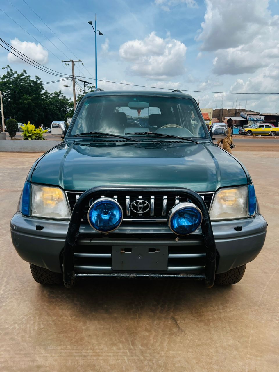 TOYOTA LAN CRUISER - Vue détaillée 2