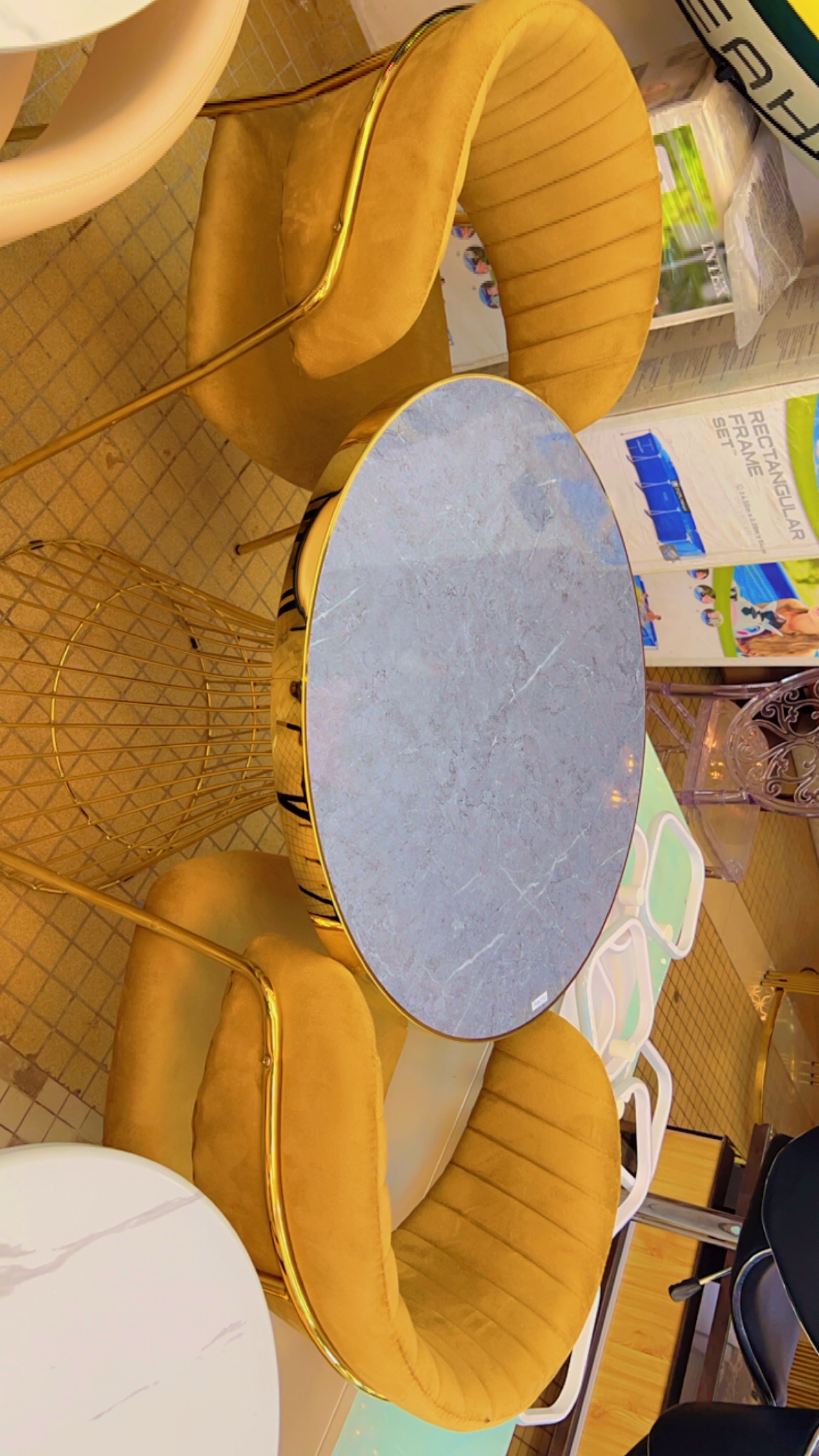 Table avec chaise complète  - Vue détaillée 1