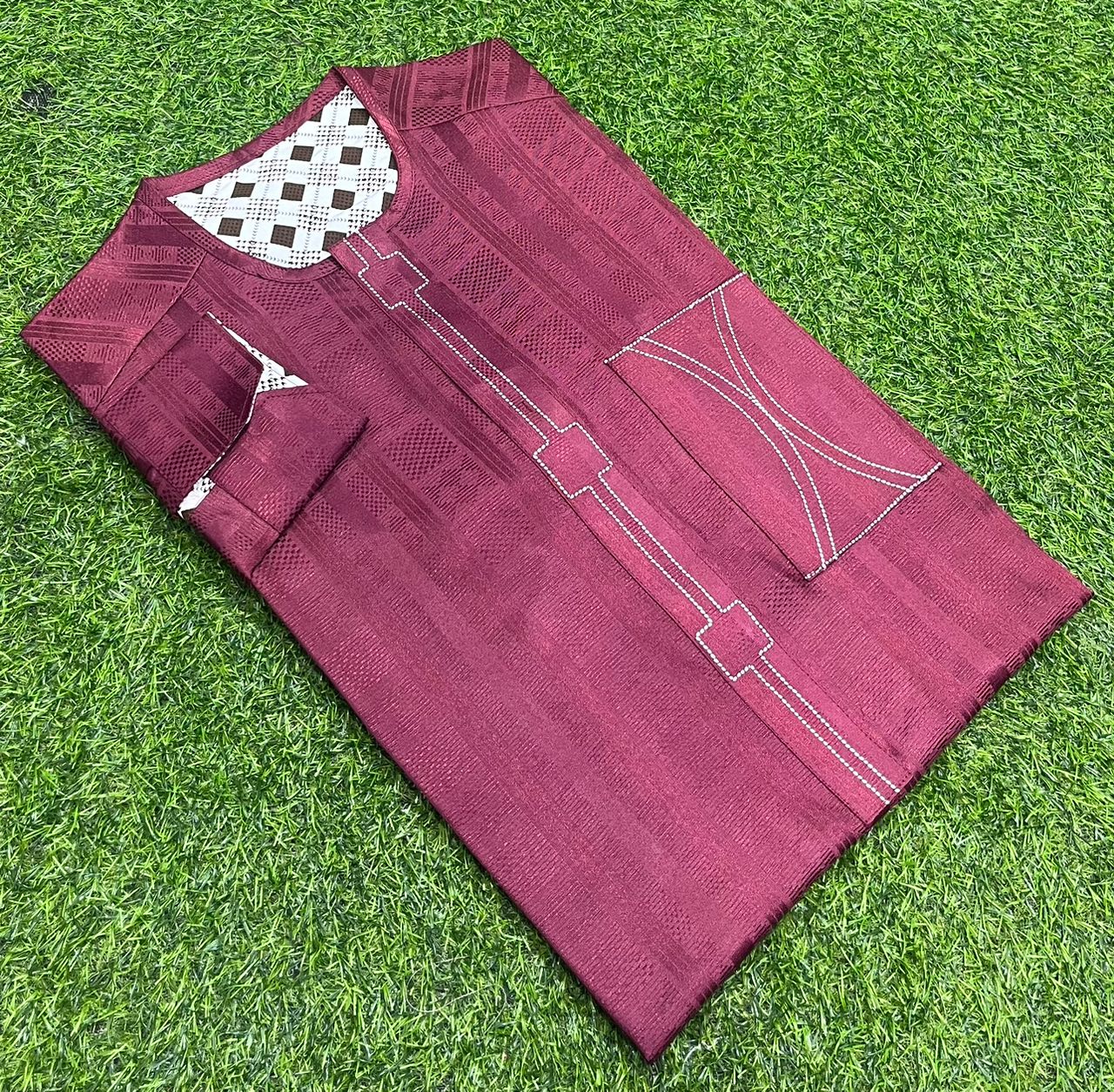 💎💎💫le Complet Original Nigérien - Haute Qualité et Élégance  ✨ Marque de Haute Qualité : Nos complets sont soigneusement cousus pour garantir une finition impeccable et une durabilité exceptionnelle.  👗 Tailles Standard : Disponibles en tailles standard p - Vue détaillée 3