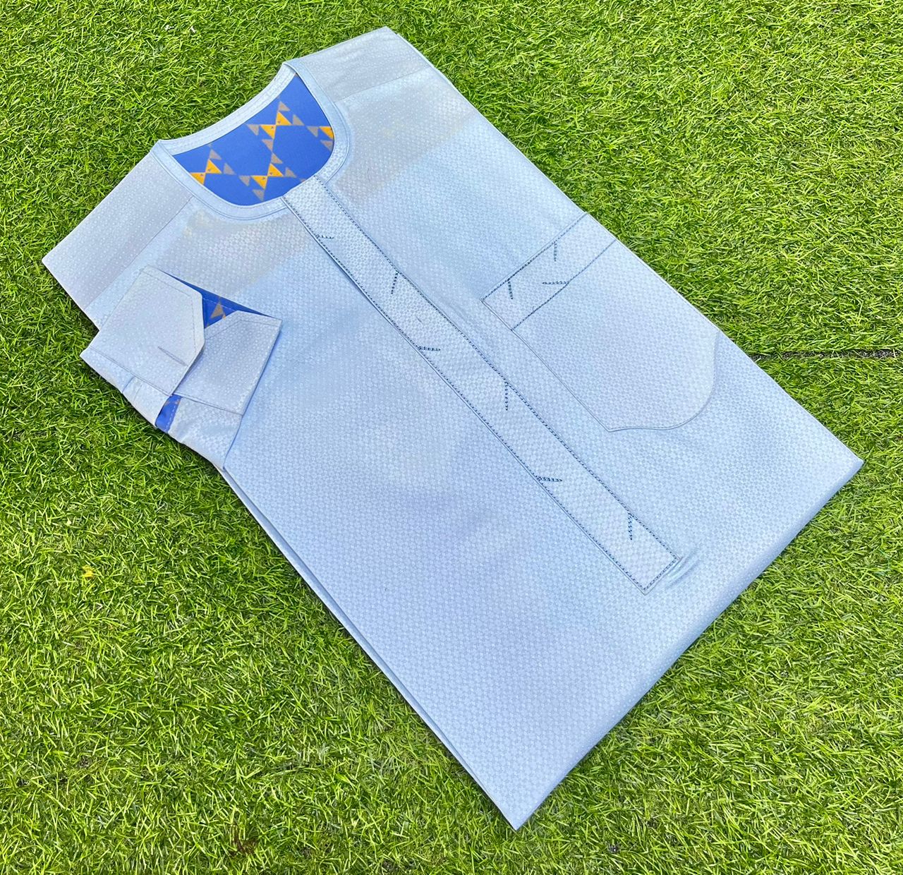 💎💎💫le Complet Original Nigérien - Haute Qualité et Élégance  ✨ Marque de Haute Qualité : Nos complets sont soigneusement cousus pour garantir une finition impeccable et une durabilité exceptionnelle.  👗 Tailles Standard : Disponibles en tailles standard p - Vue détaillée 7