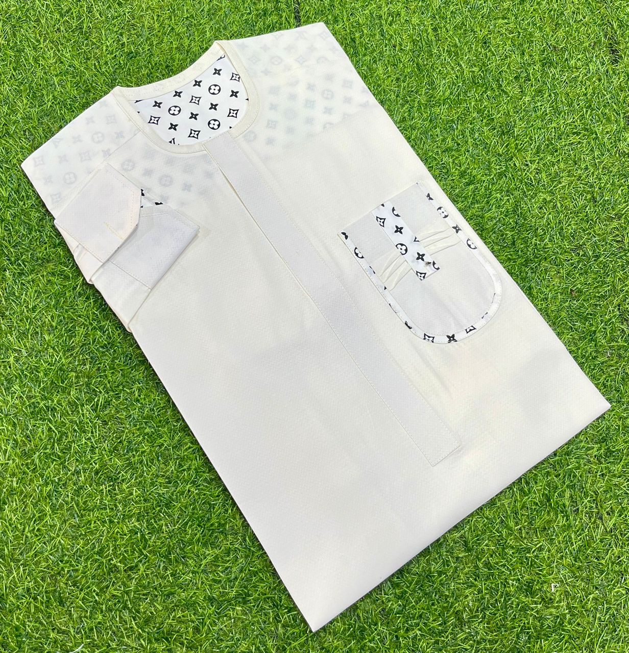 💎💎💫le Complet Original Nigérien - Haute Qualité et Élégance  ✨ Marque de Haute Qualité : Nos complets sont soigneusement cousus pour garantir une finition impeccable et une durabilité exceptionnelle.  👗 Tailles Standard : Disponibles en tailles standard p - Vue détaillée 8