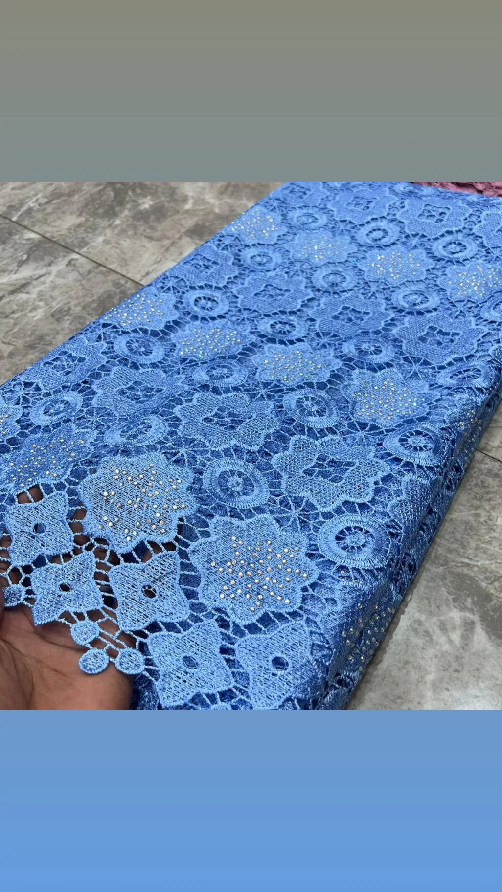 Brodé léger  - Vue détaillée 2