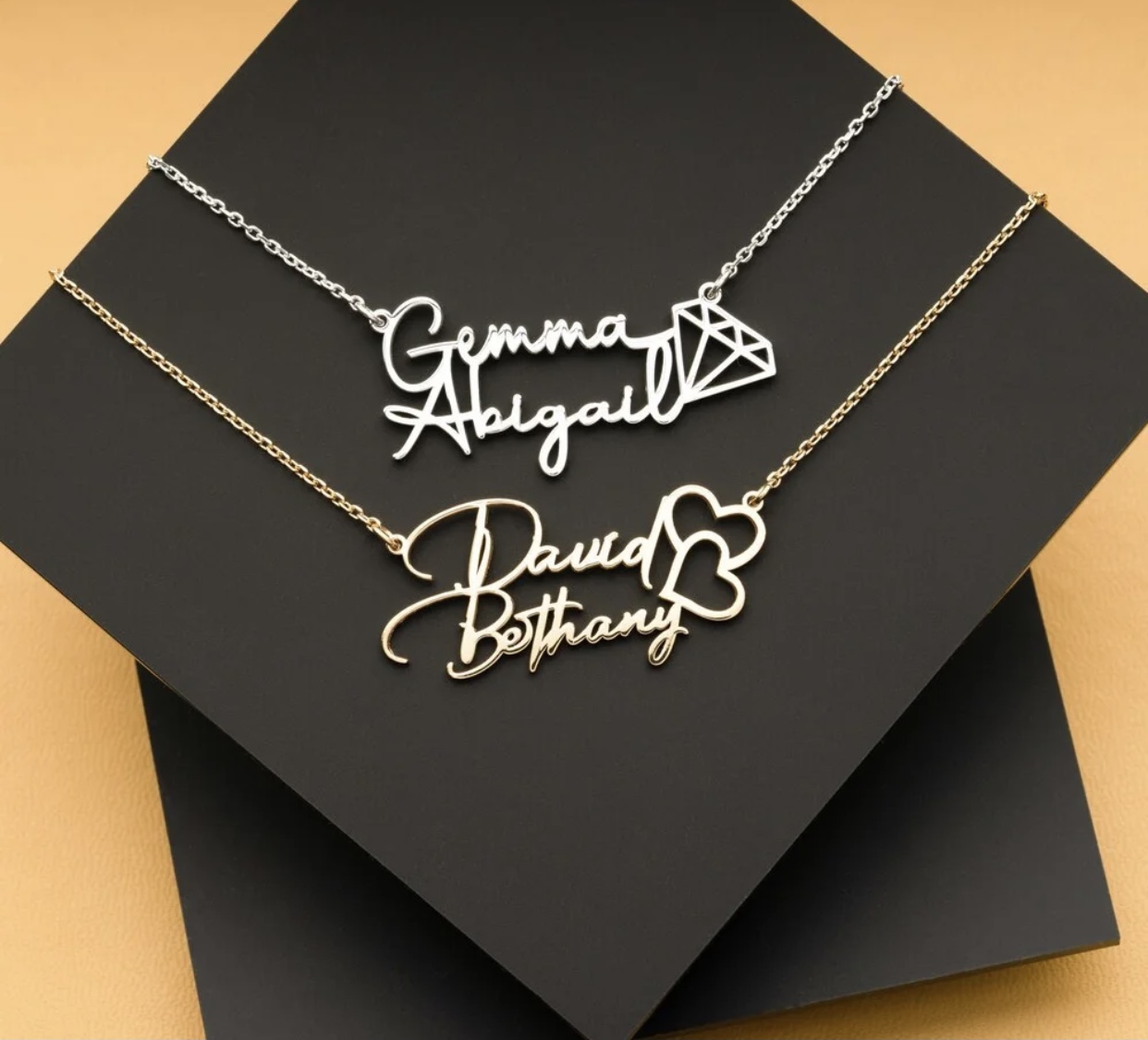 Collier personnalisé avec deux noms pour femme  - Vue détaillée 3