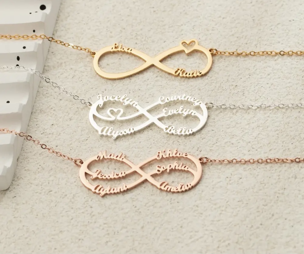 Collier personnalisé avec plusieurs noms  - Vue détaillée 2