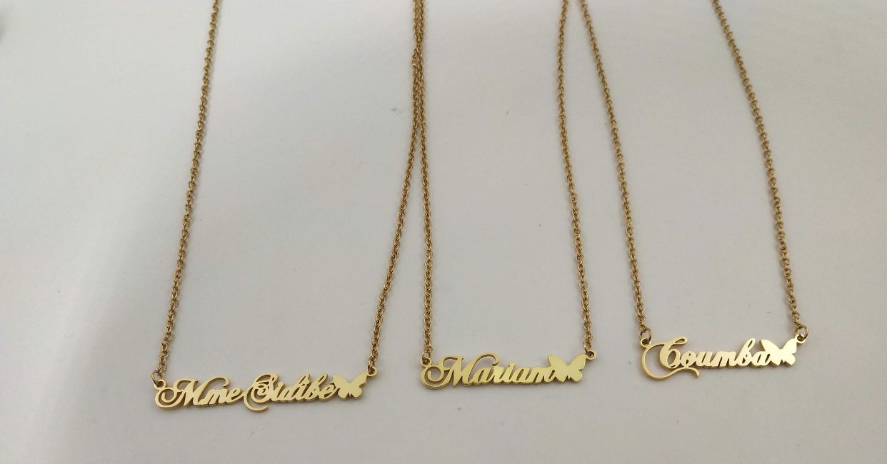 Collier personnalisé avec papillons  - Vue détaillée 1