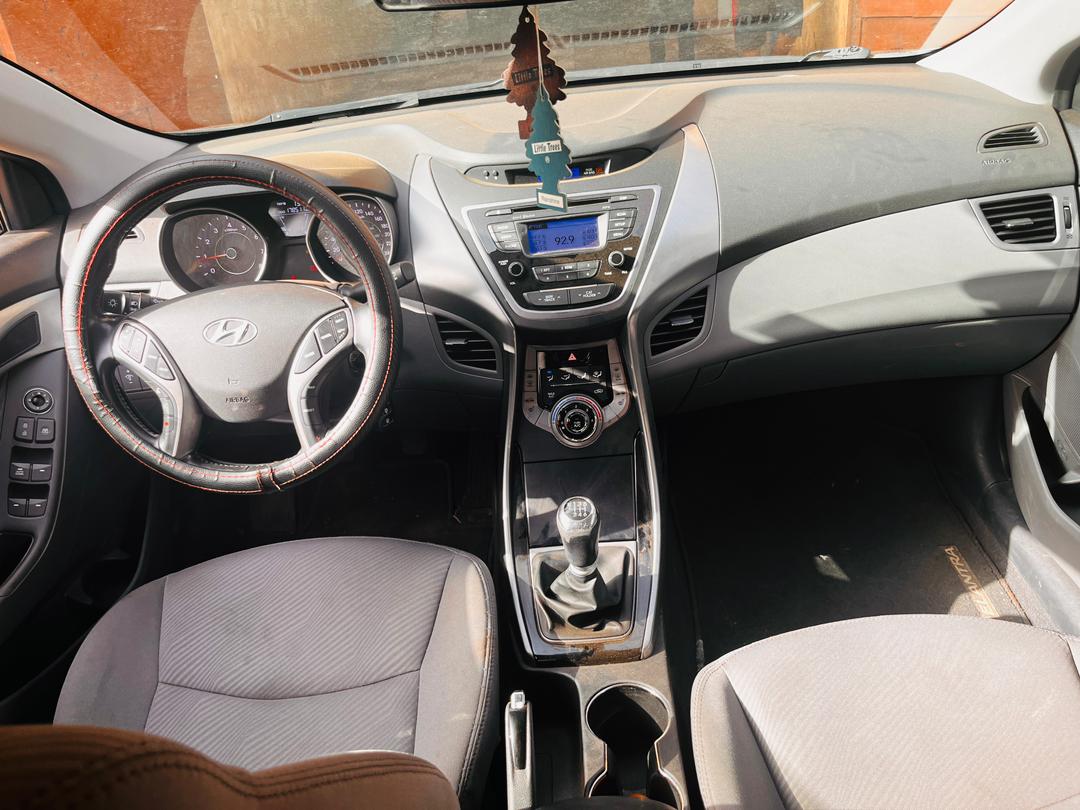 Hyundai Elantra à Vendre - Vue détaillée 1