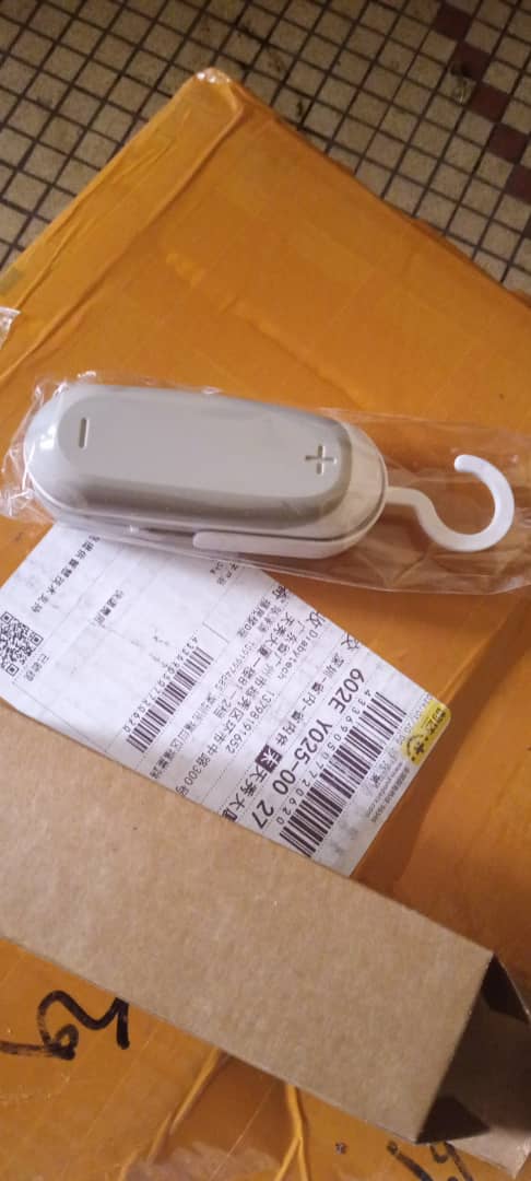 Mini machine à sceller (coller) les sachets plastiques  - Vue détaillée 1