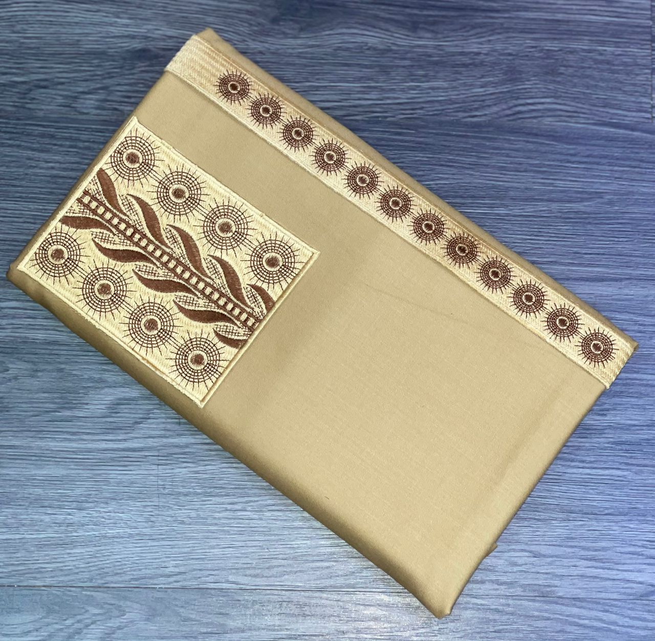 Tissu brodé  - Vue détaillée 3