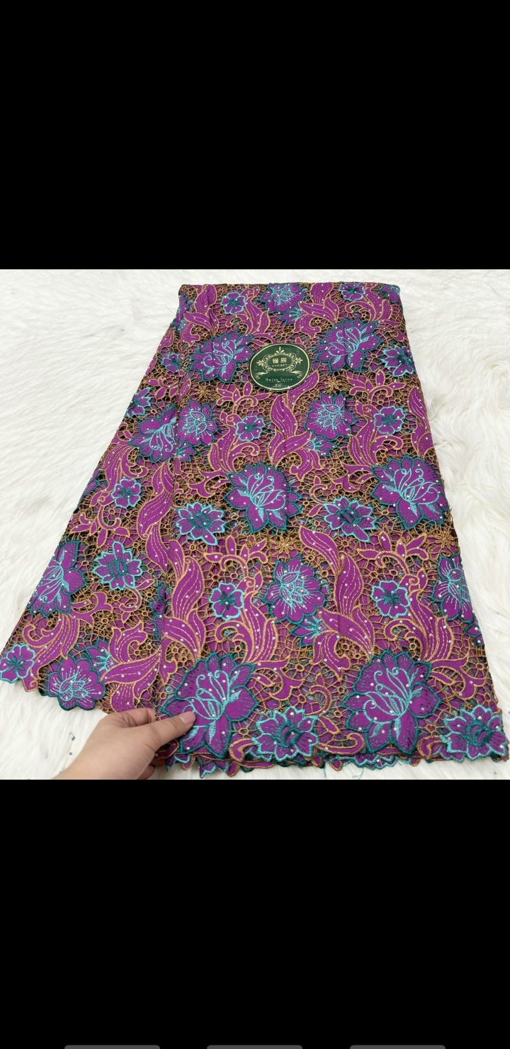 Broderie  - Vue détaillée 3