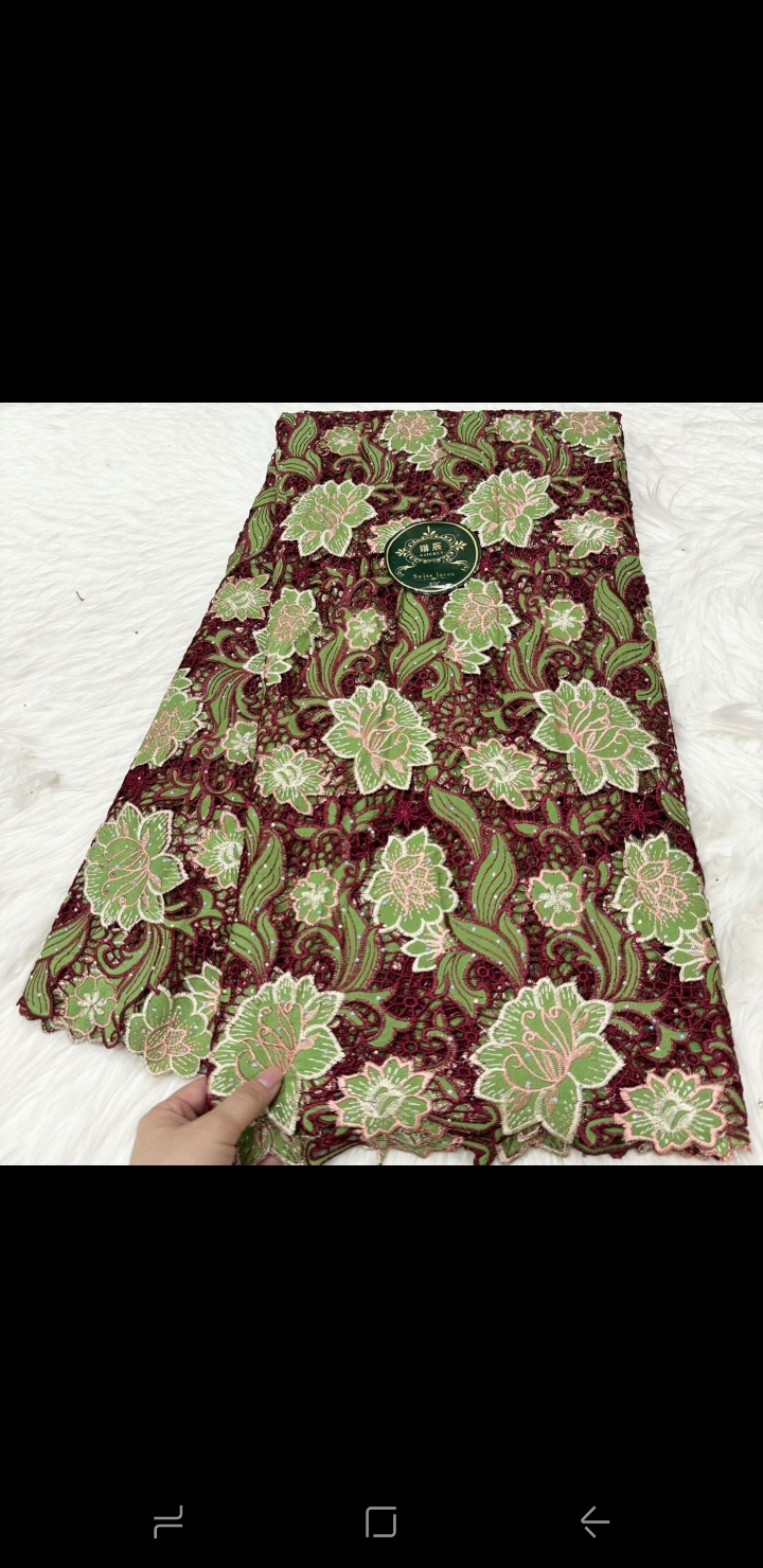 Broderie  - Vue détaillée 4