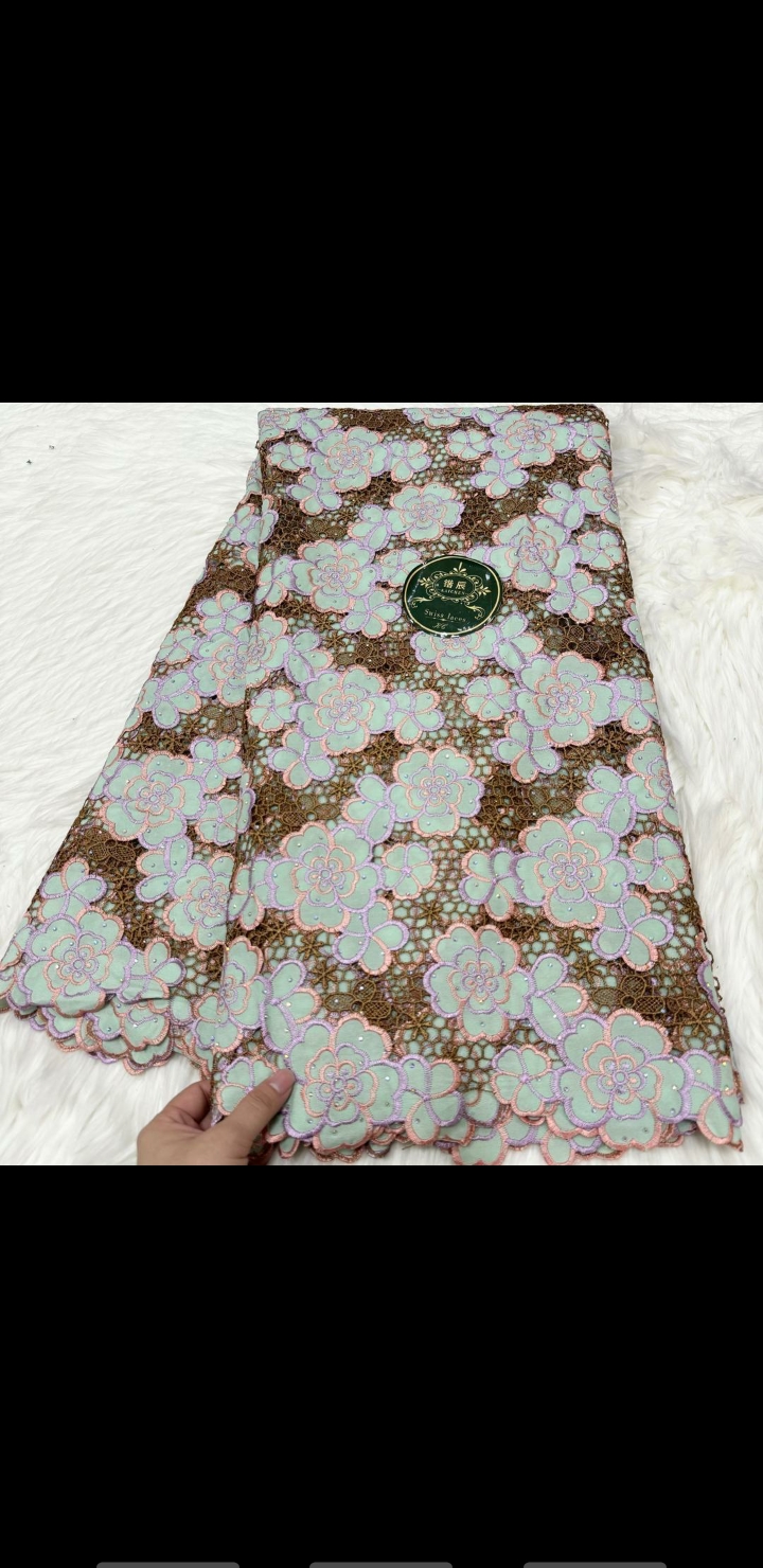 Broderie  - Vue détaillée 5