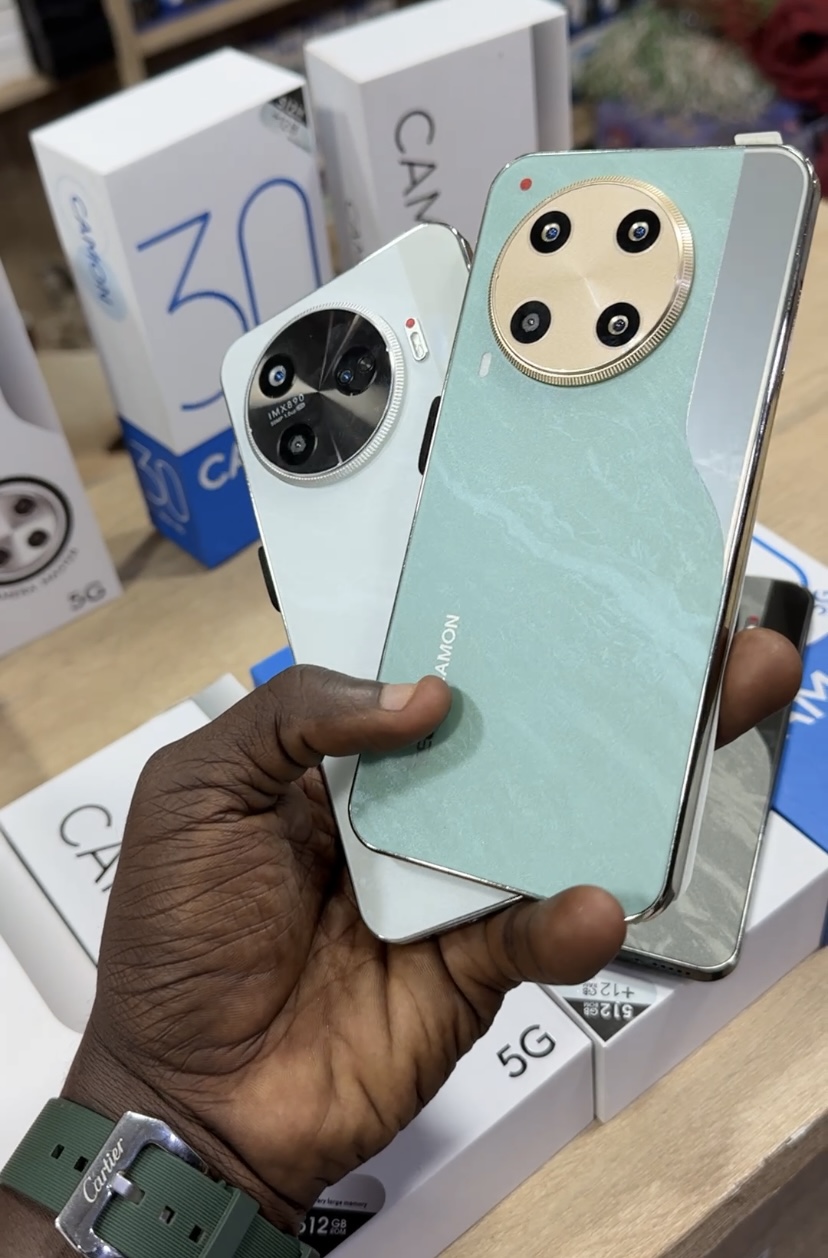 Camon 30, Samsung s24 ultra  - Vue détaillée 3