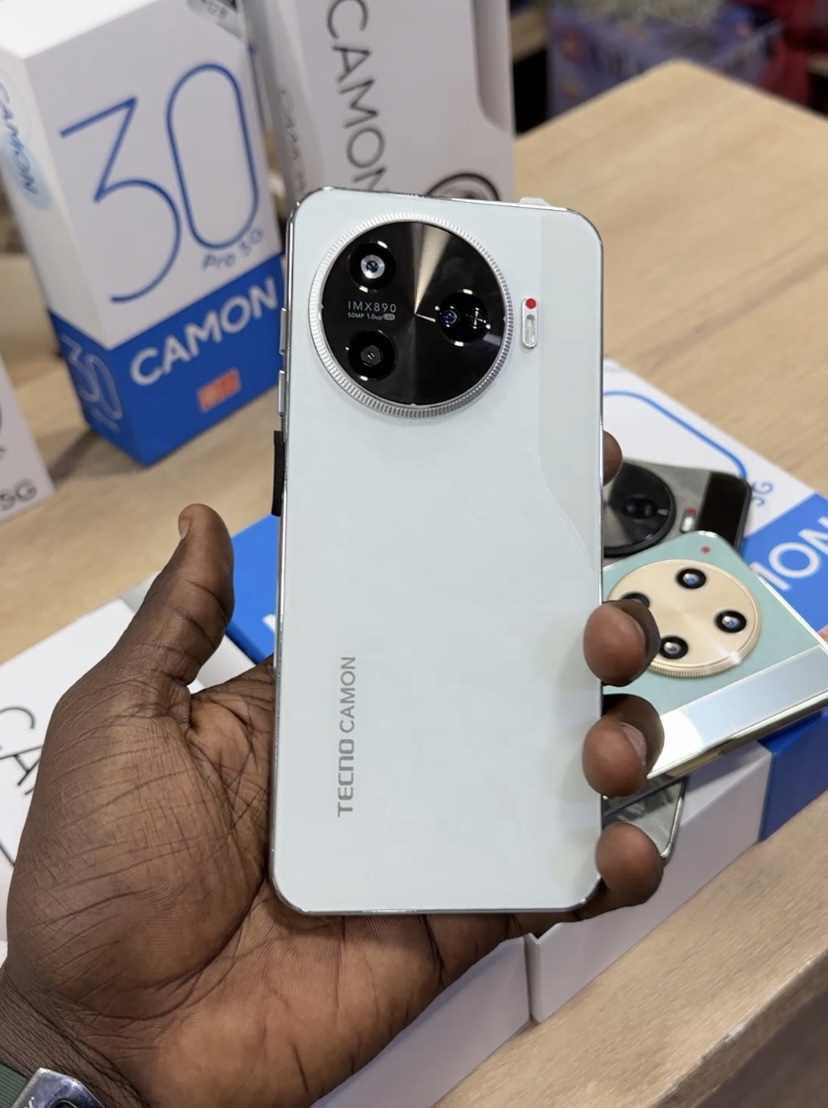 Camon 30, Samsung s24 ultra  - Vue détaillée 5