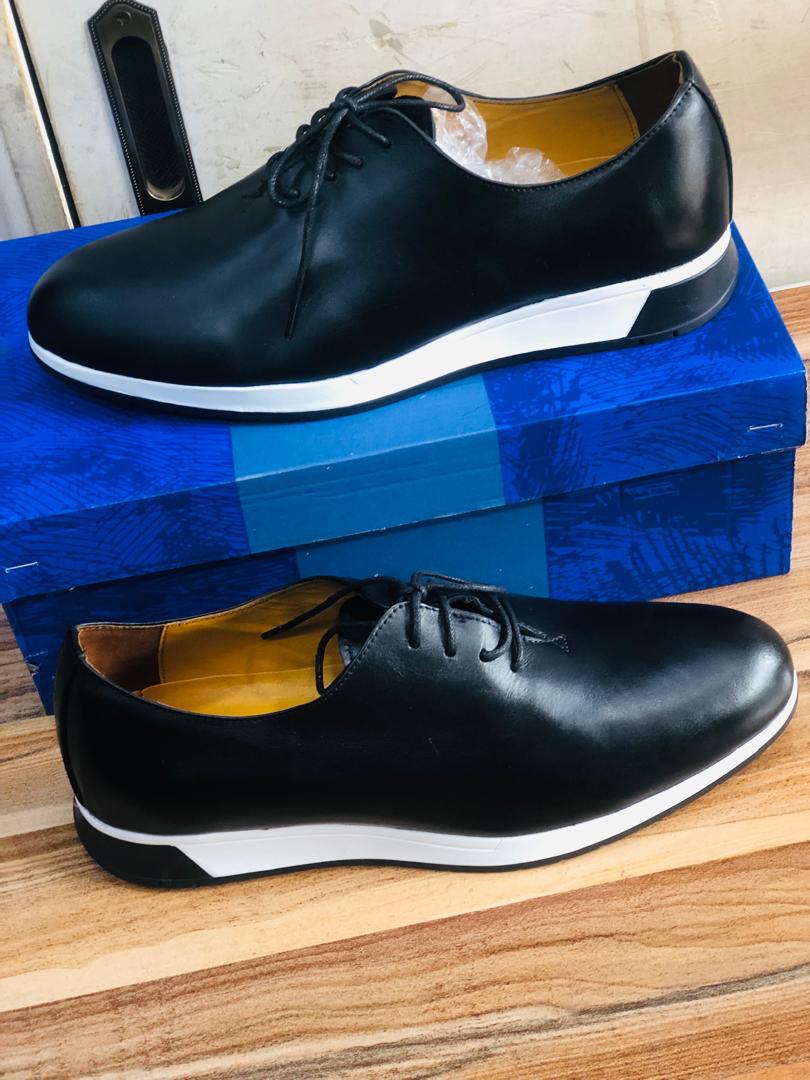 Adidas et mocassins  - Vue détaillée 1