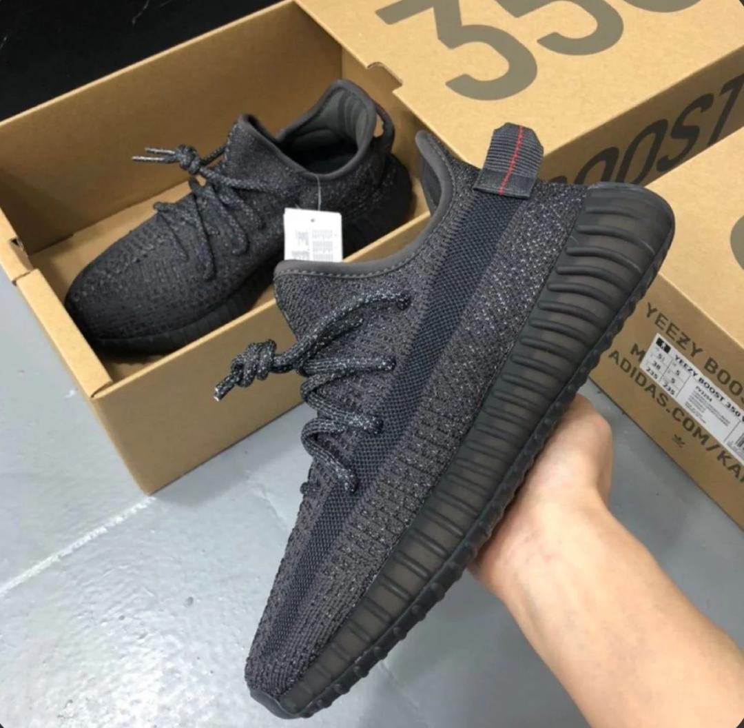 YEEZY - Vue détaillée 8