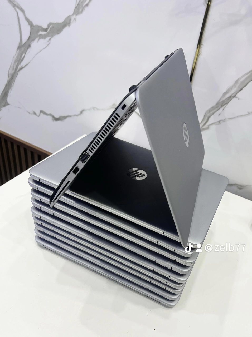 Ordinateur  - Vue détaillée 1