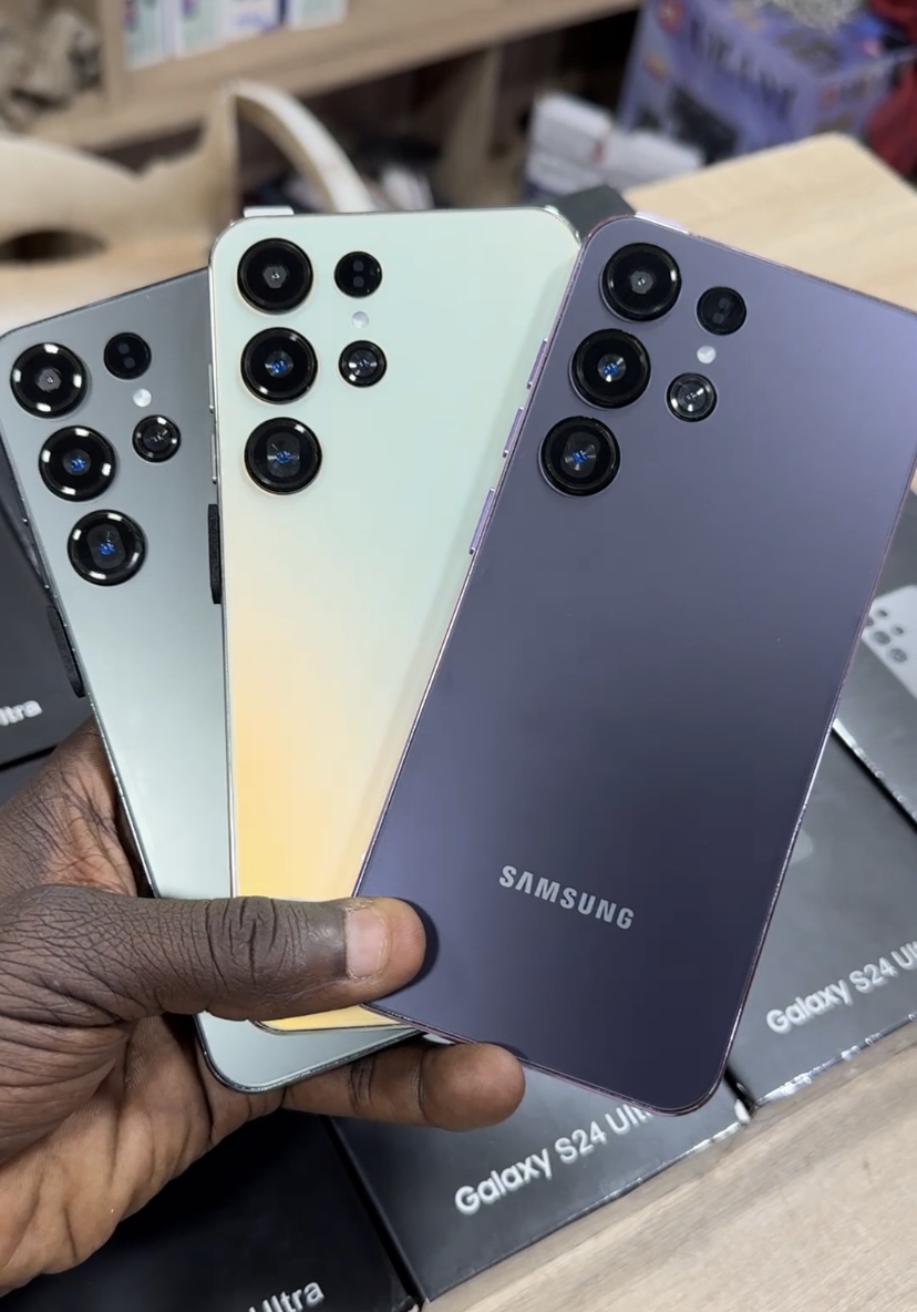 Samsung s24 ultra,TECNO camon30 - Vue détaillée 1