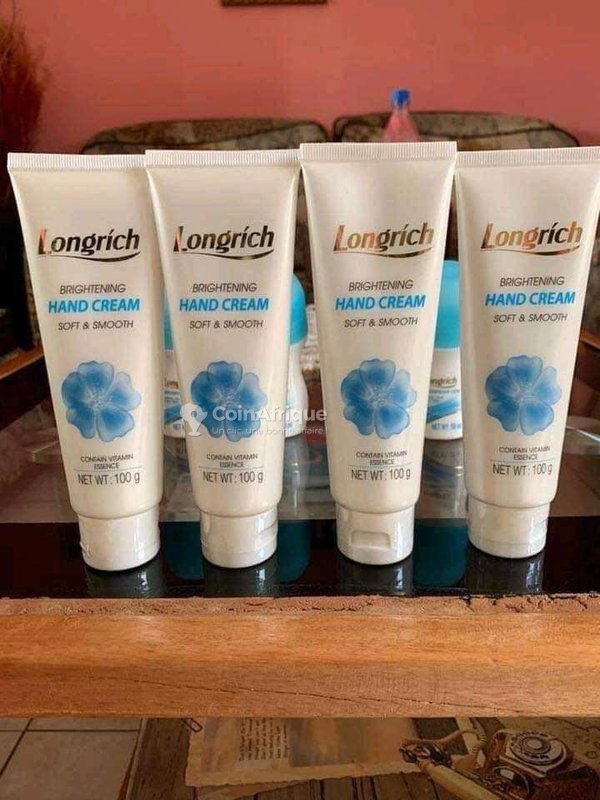 CREME MAIN REPARATRICE  Les irritations de la peau, les réactions allergiques peuvent avoir pour origine les produits chimiques contenus dans nos savons.  La crème pour les mains de Longrich à été spécialement conçue pour combattre ces problèmes.  Riche e - Vue détaillée 3